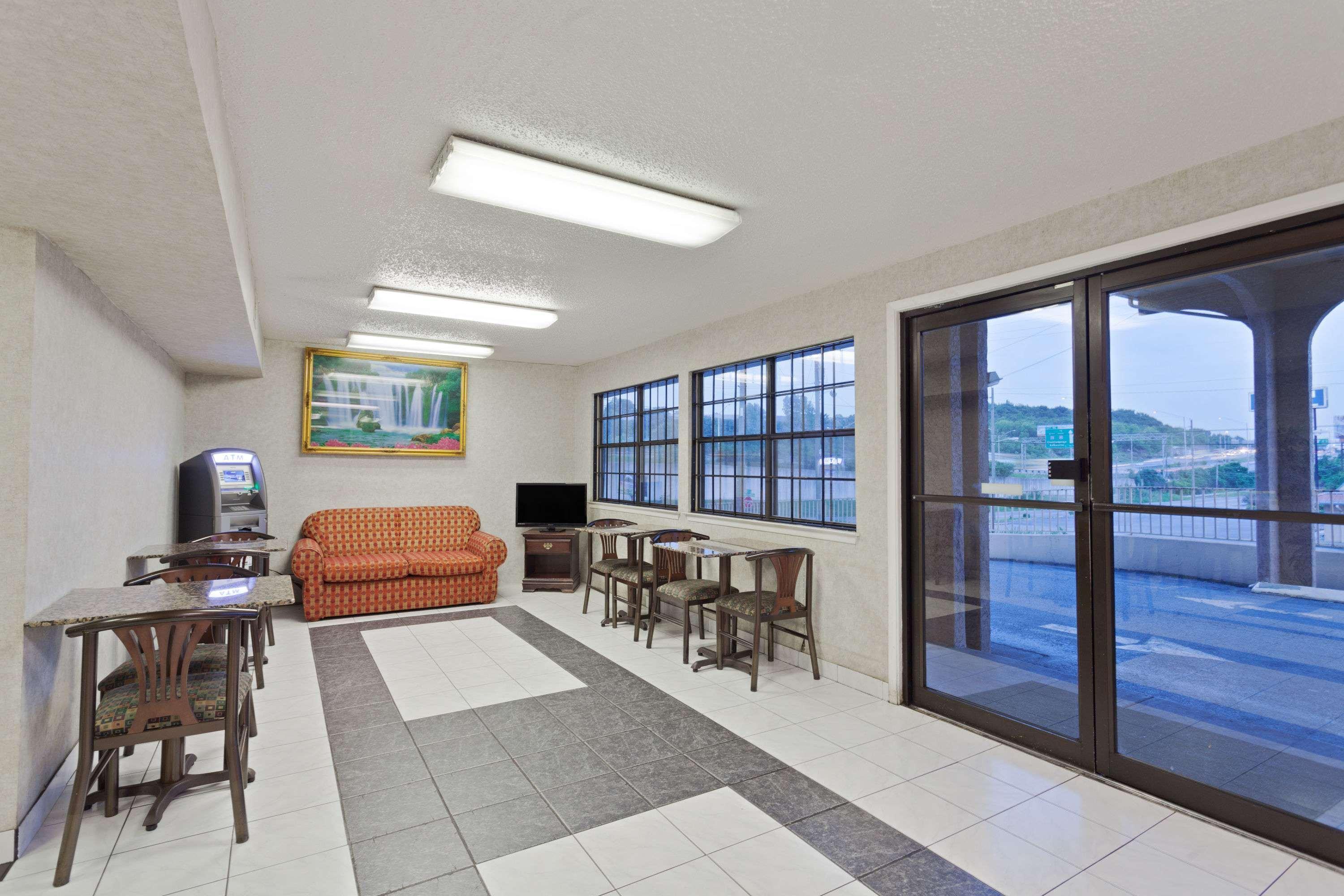 Days Inn By Wyndham Downtown-Nashville West Trinity Lane Exterior foto